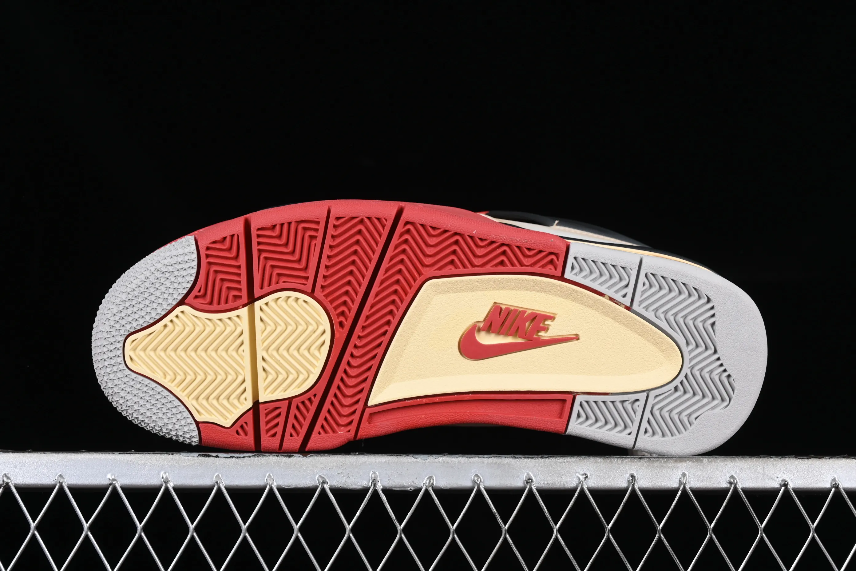 All Categories Air Jordan Jordan Series Basketball Shoes Air Jordan 4 Charizard x Jordan Air Jordan 4 Retro AJ4 Joe 4 Charizard Joint Customized Basketball Shoes AQ9129-105